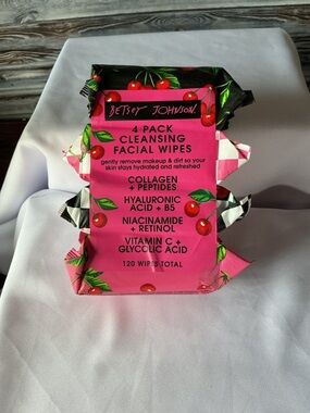 Betsey Johnson Black & Pink Cherry-Print Collagen + Peptides Facial Wipes